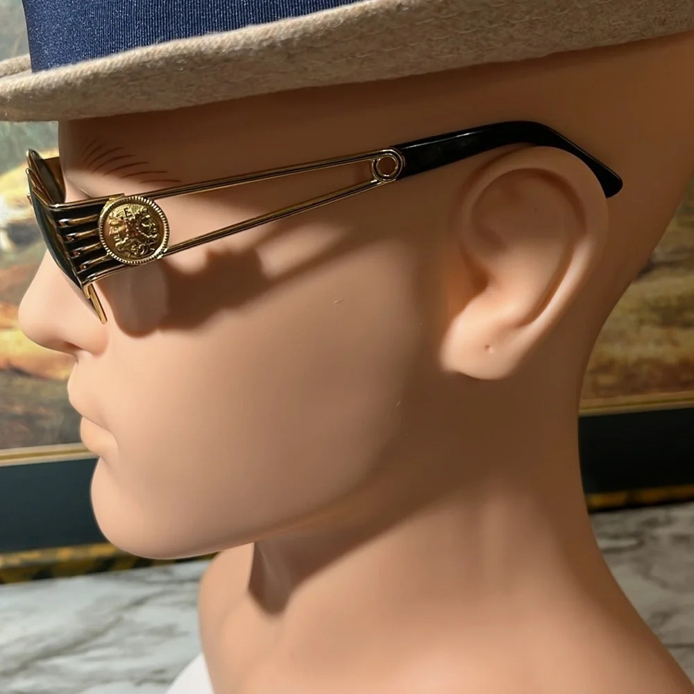 FENDI VINTAGE RARE GOLD SUNGLASSES. UNISEX. THESE ARE IN REALLY GOOD CONDITION. - Picture 6 of 17